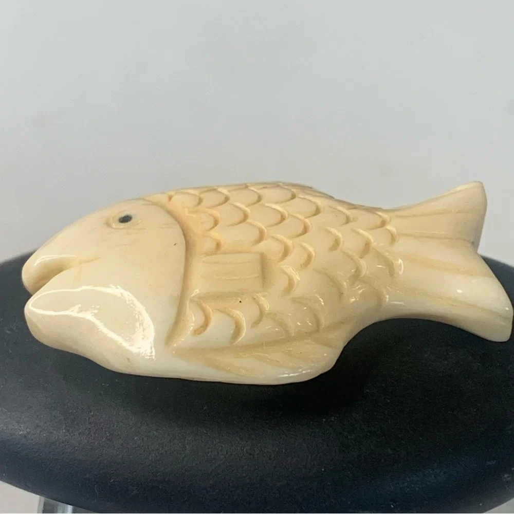 Vintage Natural Bone Carved Fish Fetish Bead Drilled Swimming Tropical Fish 1.5